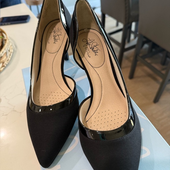 Life Stride Shoes - Life Stride Black Pointed-Toe Patent Trim Pumps